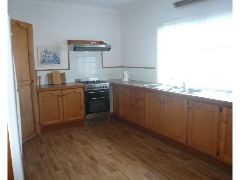 24 Dalpura St, Macleay Island QLD 4184