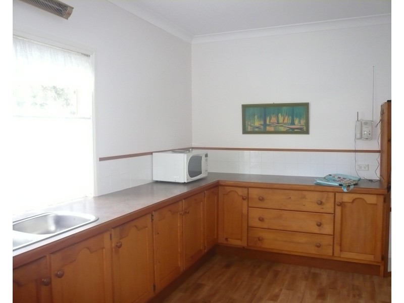 24 Dalpura St, Macleay Island QLD 4184