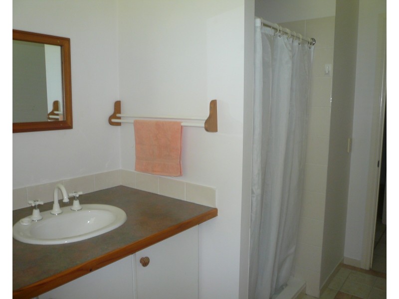 24 Dalpura St, Macleay Island QLD 4184