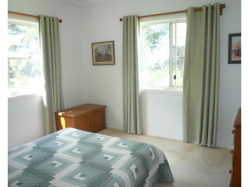 24 Dalpura St, Macleay Island QLD 4184