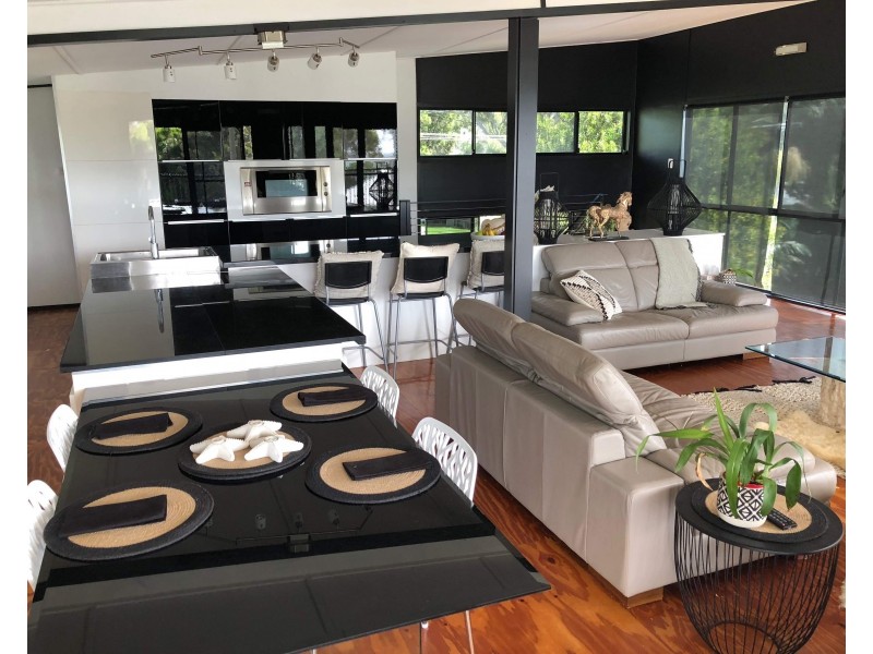 3 Kim Cres, Macleay Island QLD 4184