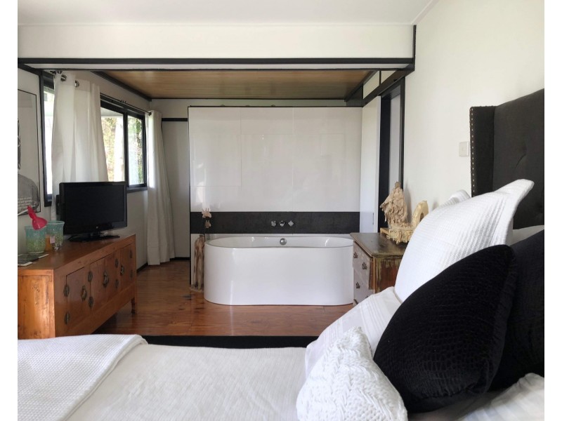 3 Kim Cres, Macleay Island QLD 4184