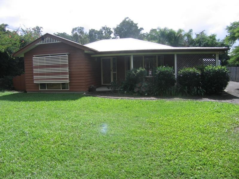 11 Mooloolah Road, Mooloolah Valley QLD 4553