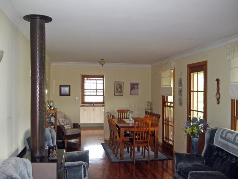 155 Barraba Lane, Quorrobolong NSW 2325