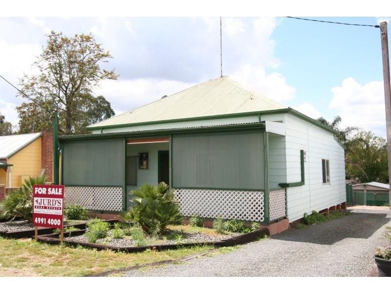 8 Charles Street, Abermain NSW 2326