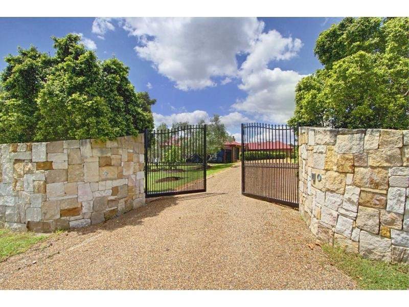 24 The Ballabourneen, Lovedale NSW 2325