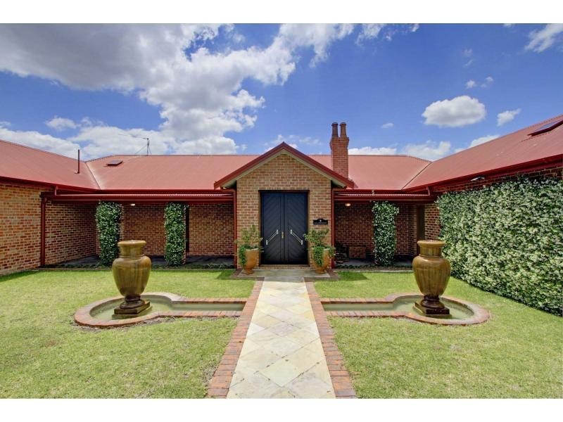 24 The Ballabourneen, Lovedale NSW 2325