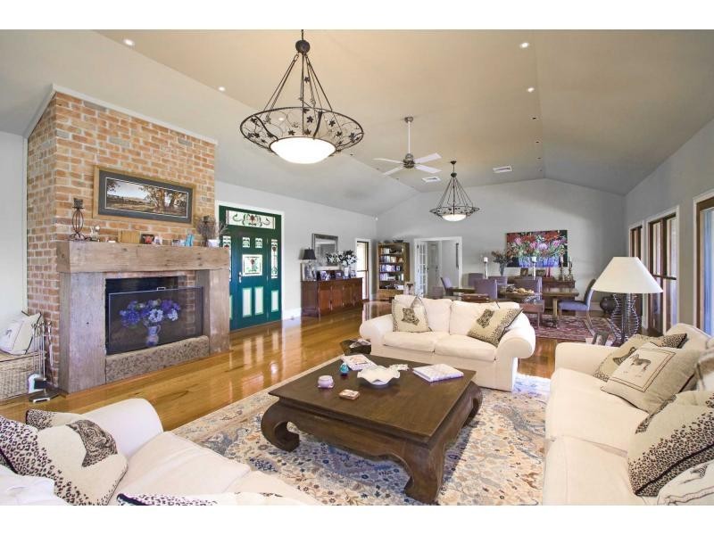 24 The Ballabourneen, Lovedale NSW 2325