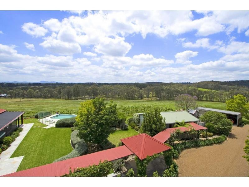24 The Ballabourneen, Lovedale NSW 2325