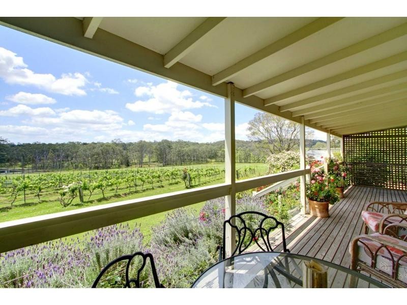 24 The Ballabourneen, Lovedale NSW 2325