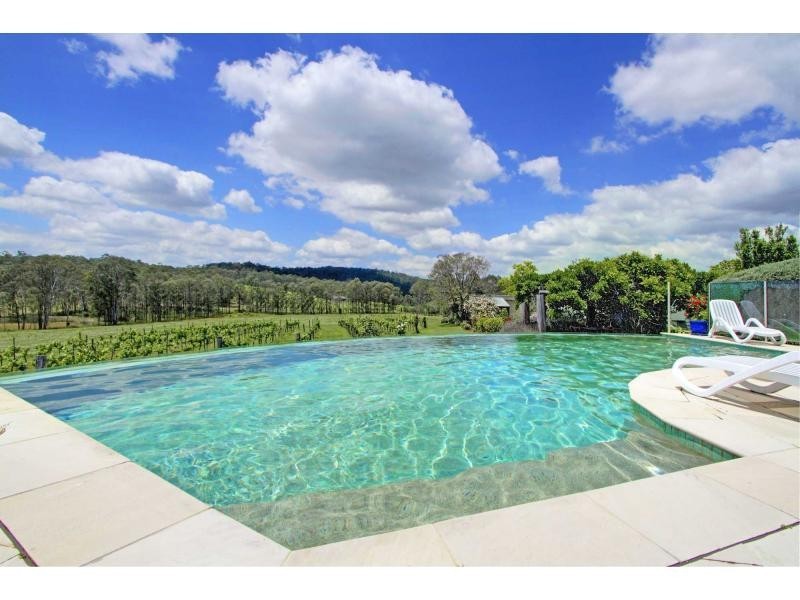 24 The Ballabourneen, Lovedale NSW 2325