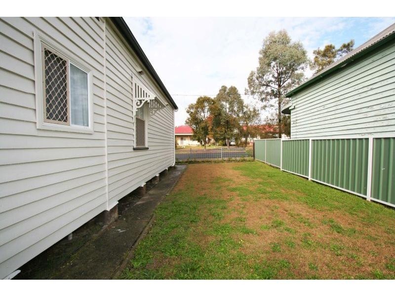 4 Gordon Avenue, Cessnock NSW 2325