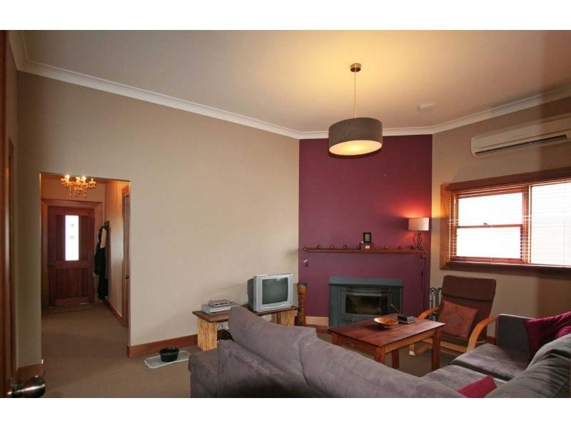 8 Bruce Street, Abernethy NSW 2325