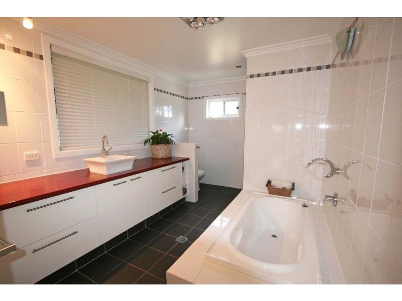 8 Bruce Street, Abernethy NSW 2325