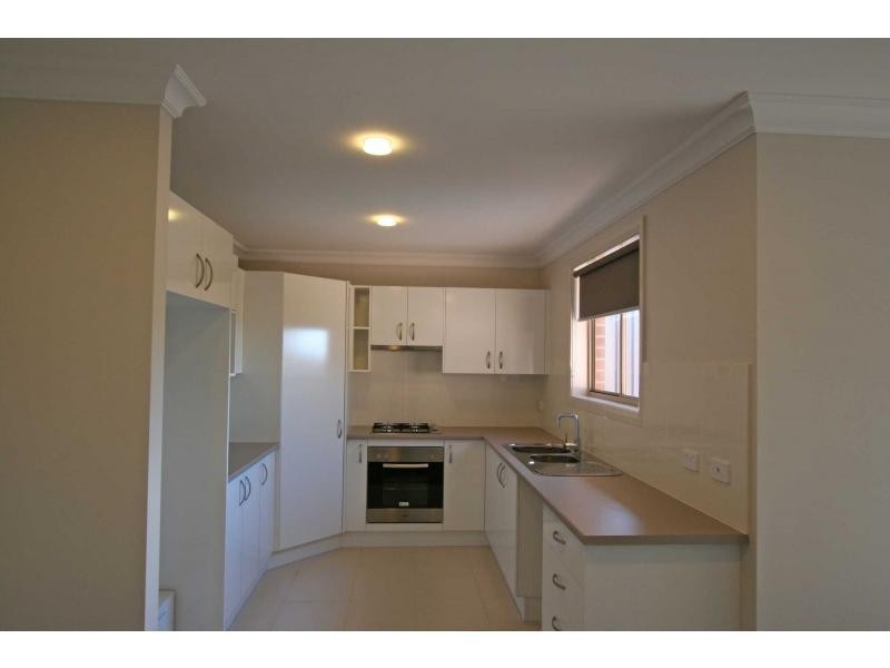 2/2 Convent Close, Cessnock NSW 2325