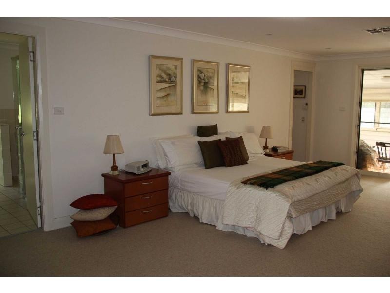 4 Londons Road, Lovedale NSW 2325