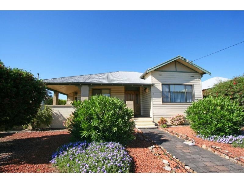 8 West Avenue, Cessnock NSW 2325