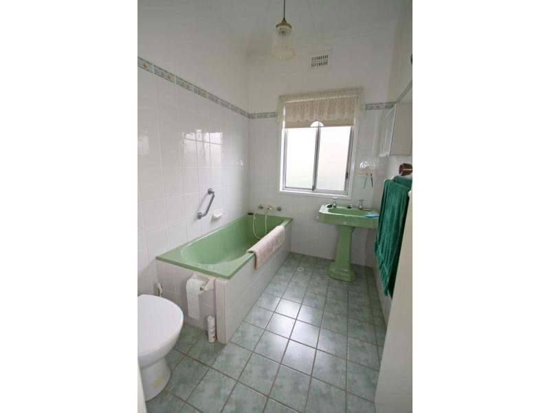 8 West Avenue, Cessnock NSW 2325