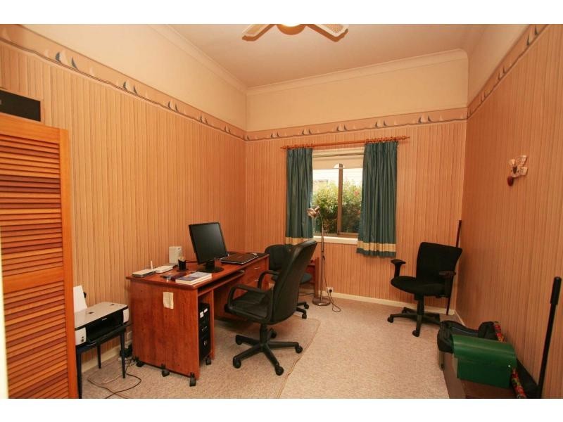 8 West Avenue, Cessnock NSW 2325