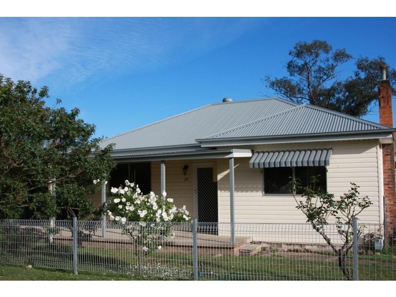 37 Margaret Street, Cessnock NSW 2325