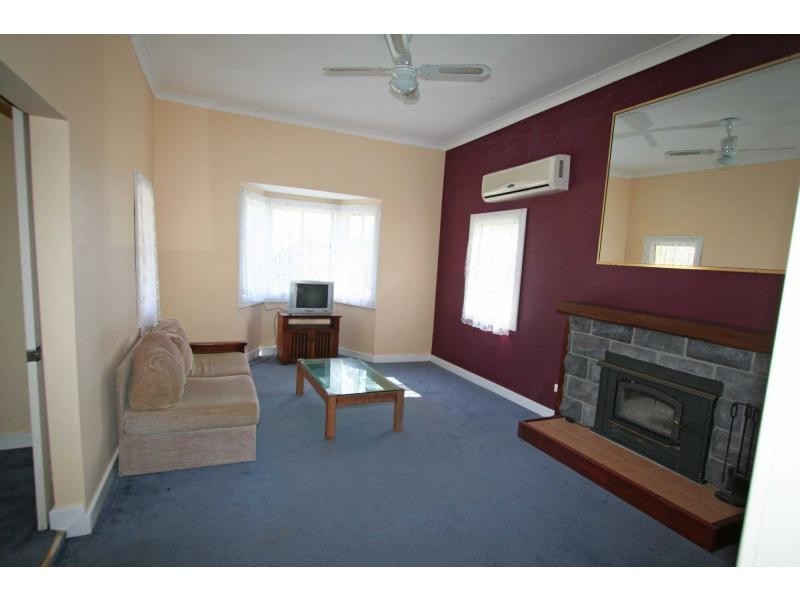 8 Tunnel Road, Cessnock NSW 2325