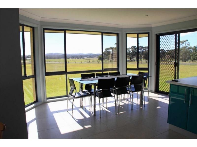284 Heaton Road, Quorrobolong NSW 2325