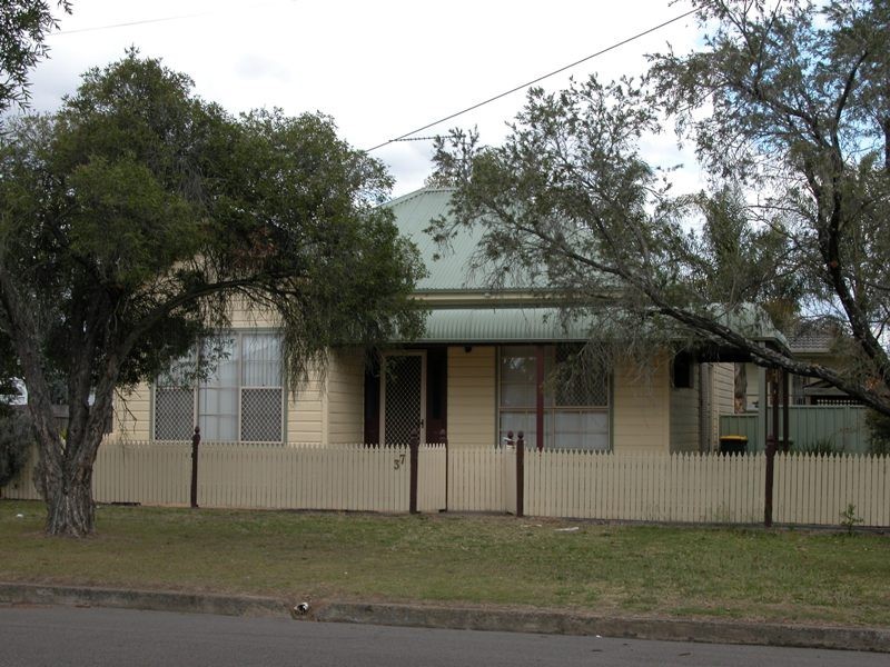 37 Gordon Avenue, Cessnock NSW 2325