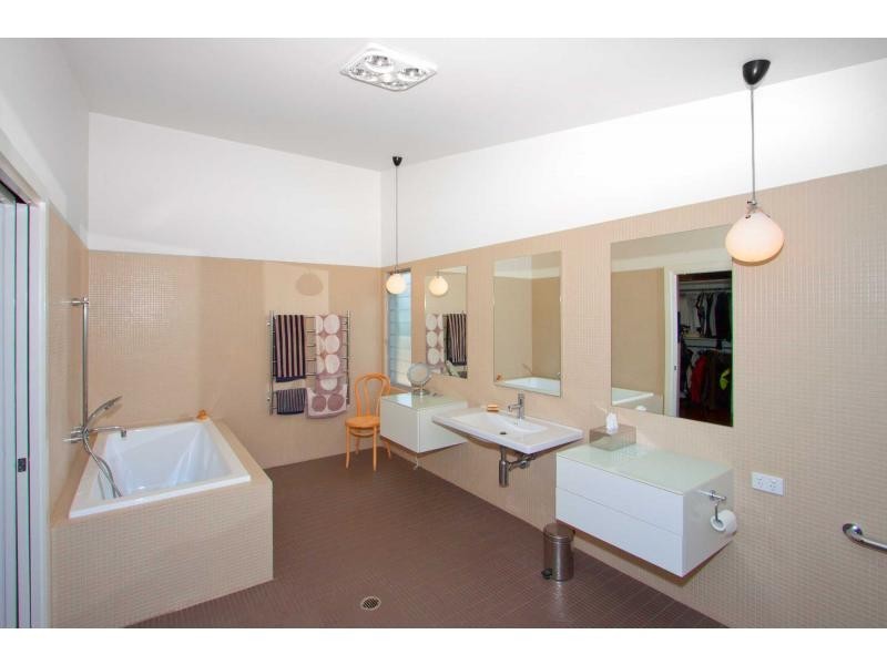 241 Bimbadeen Road, Mount View NSW 2325