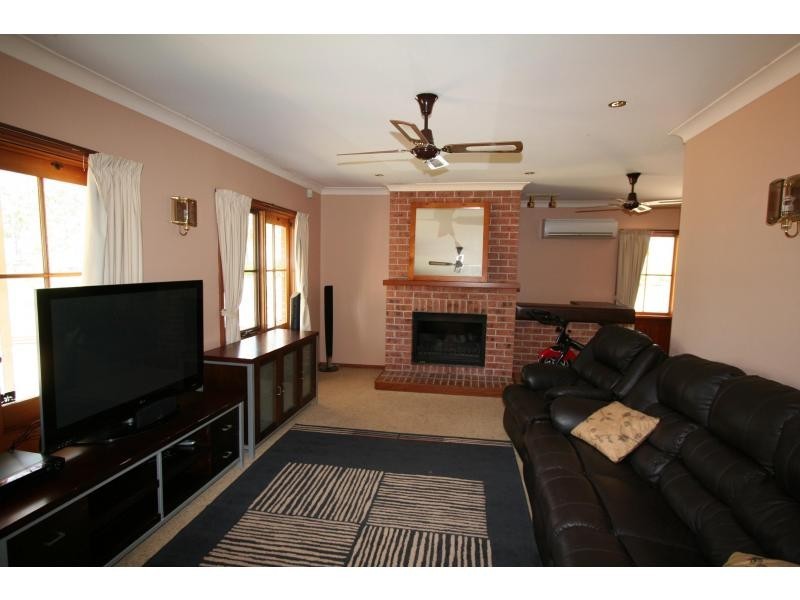 225 Elderslie Road, Elderslie NSW 2335