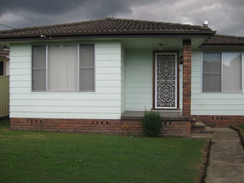 11 Balmoral Avenue, Cessnock NSW 2325