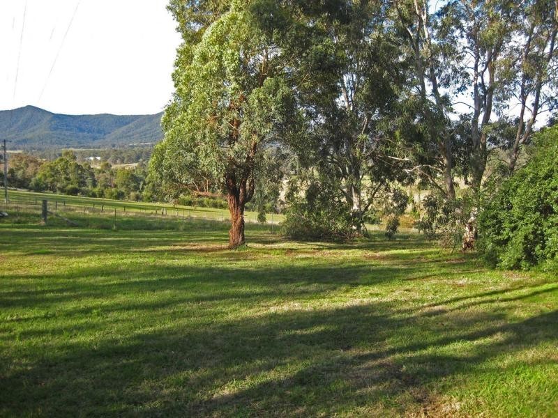 359 Sandy Creek Road, Mount Vincent NSW 2323