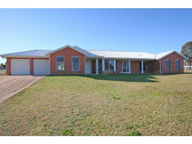 8 Tenth Avenue, Millfield NSW 2325