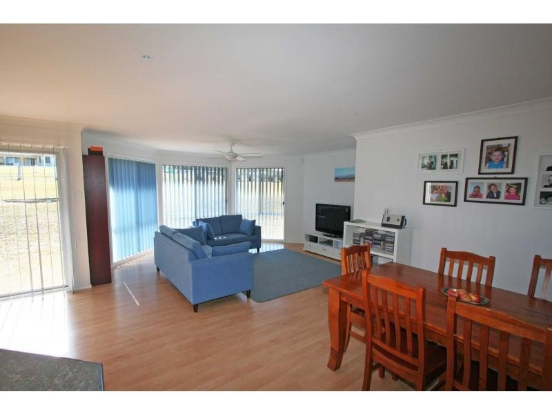 8 Tenth Avenue, Millfield NSW 2325