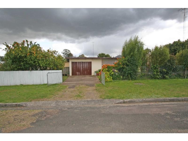 1 Mills Crescent, Cessnock NSW 2325