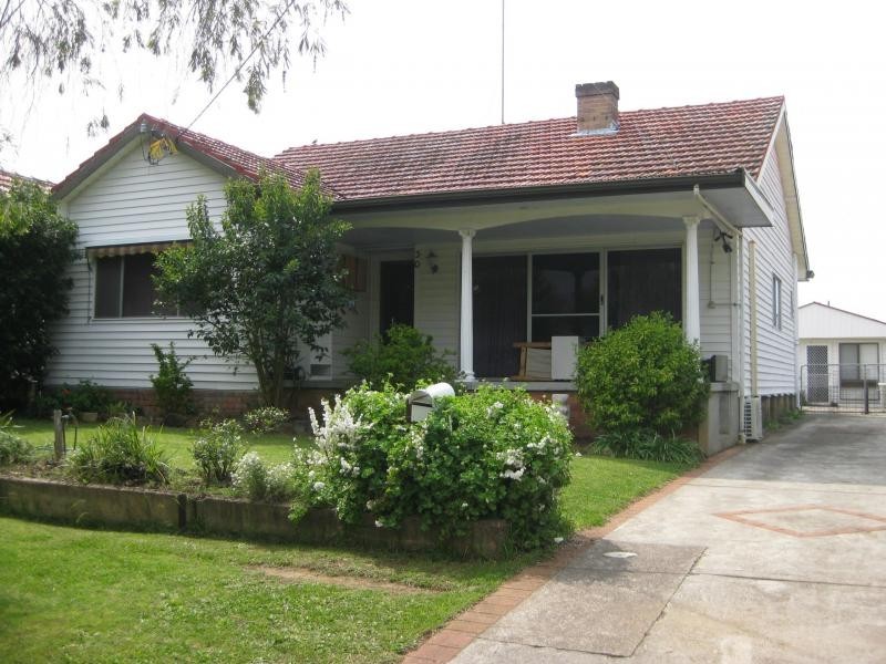 30 Desmond Street, Cessnock NSW 2325