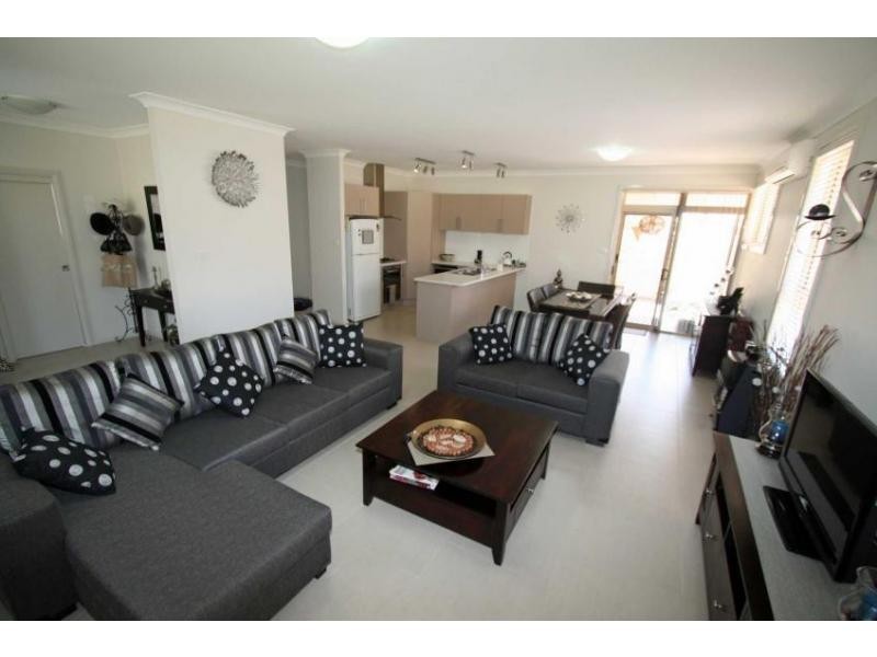 1/7 Lindeman Grove, Cessnock NSW 2325