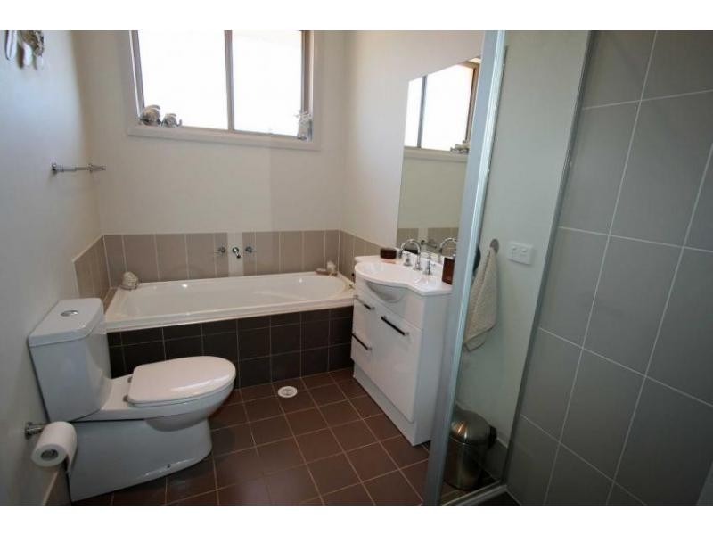 1/7 Lindeman Grove, Cessnock NSW 2325