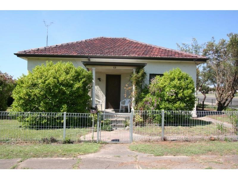 13 Gordon Avenue, Cessnock NSW 2325