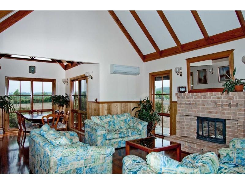 15 The Ballabourneen, Lovedale NSW 2325