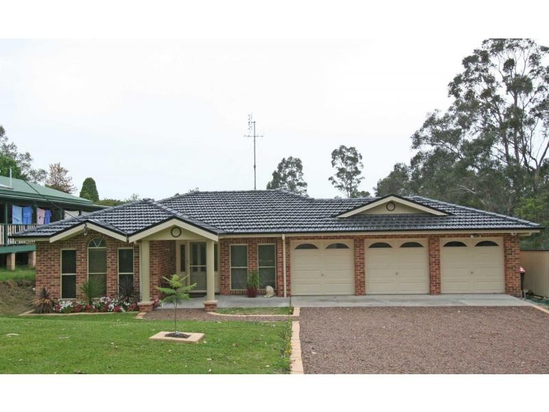 6 Stirling Street, Abernethy NSW 2325