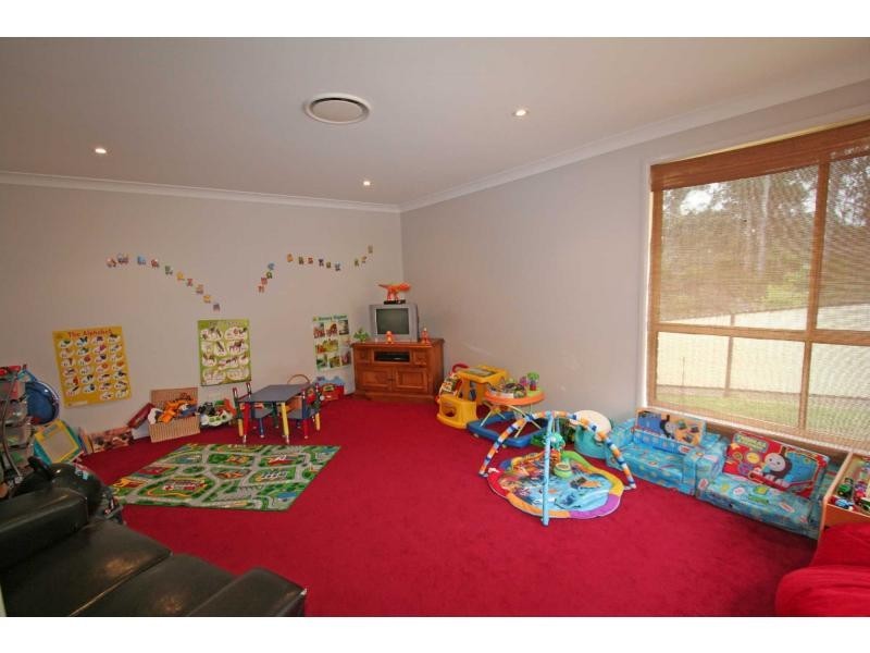 6 Stirling Street, Abernethy NSW 2325