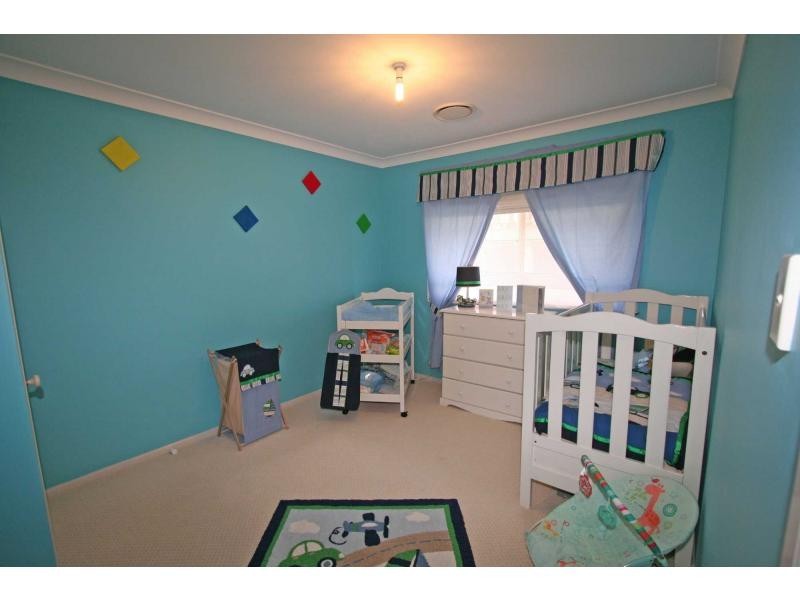 6 Stirling Street, Abernethy NSW 2325