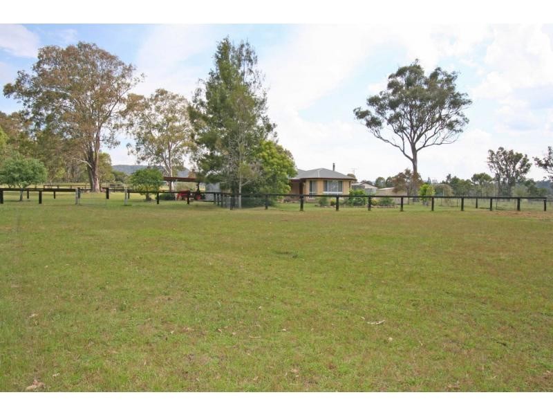 20 Heaton Road, Quorrobolong NSW 2325