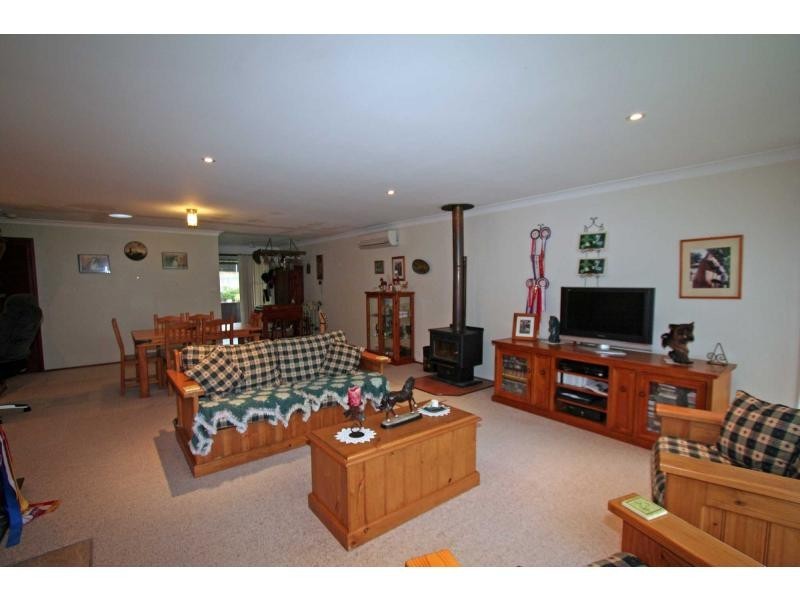 20 Heaton Road, Quorrobolong NSW 2325