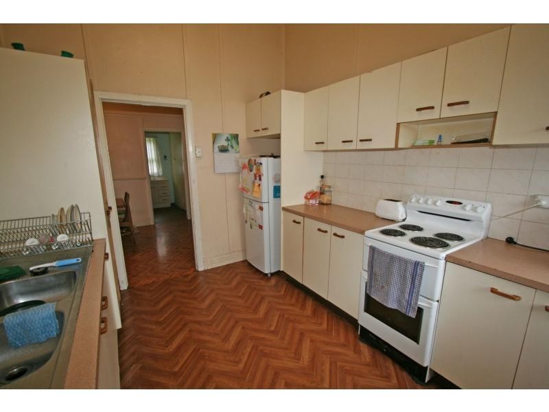 16 Hall Street, Cessnock NSW 2325