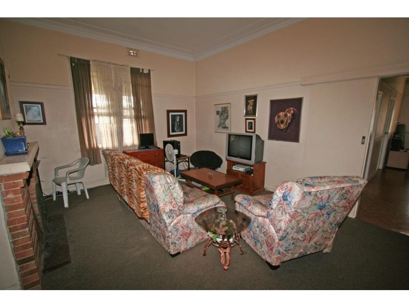 16 Hall Street, Cessnock NSW 2325