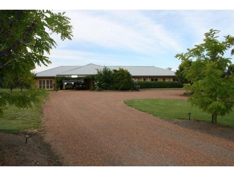 196 Wilderness Road, Lovedale NSW 2325
