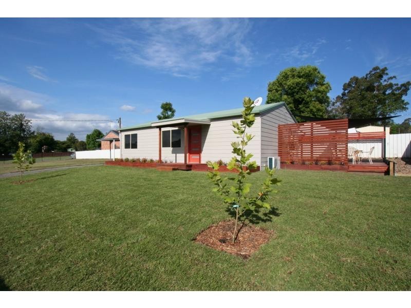 2 Stuart Street, Abernethy NSW 2325