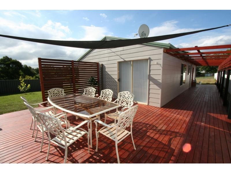 2 Stuart Street, Abernethy NSW 2325