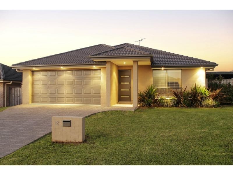 12 Farmgate Row, East Branxton NSW 2335